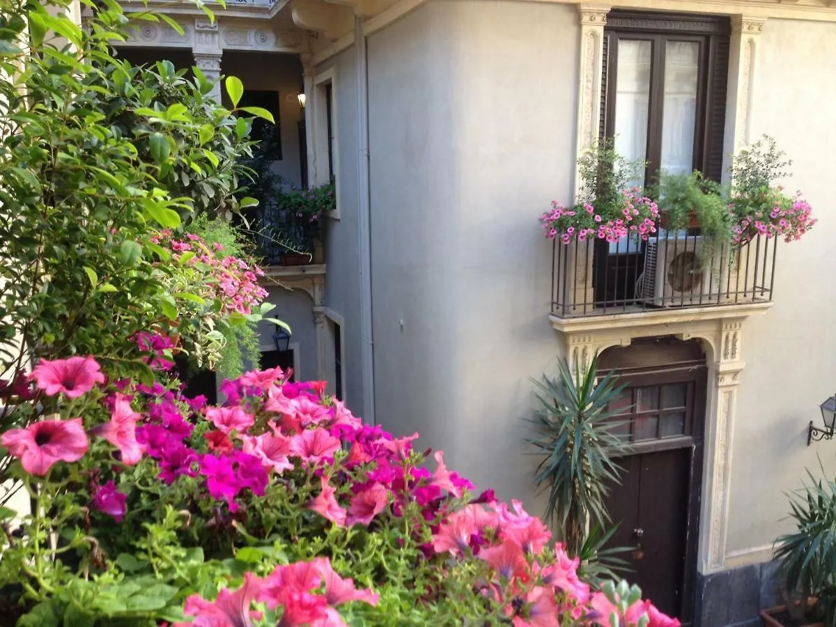 Bed and Breakfast House Vintage à Catane Couette-café